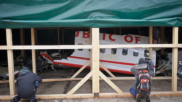 Fragment wraku na lotnisku Siewiernyj