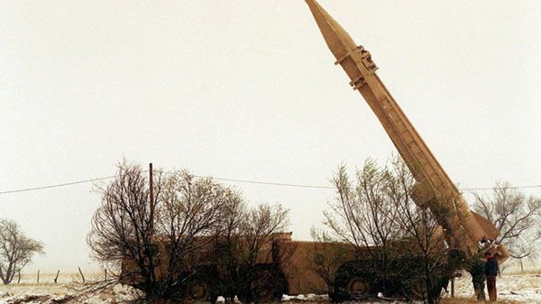 Pocisk balistyczny typu Scud na mobilnej wyrzutni