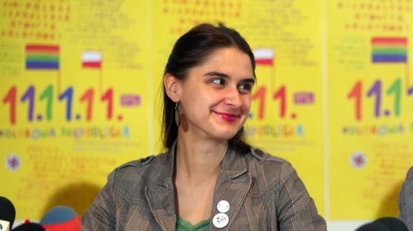 Agnieszka Wiśniewska podczas konferencji prasowej Krytyki Politycznej - organizatora marszu "Kolorowa niepodległa"