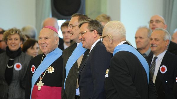 Odznaczeni Orderem Orła Białego z prezydentem Bronisławem Komorowskim