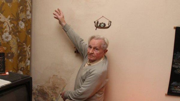 Pan Feliks w swoim mieszkaniu