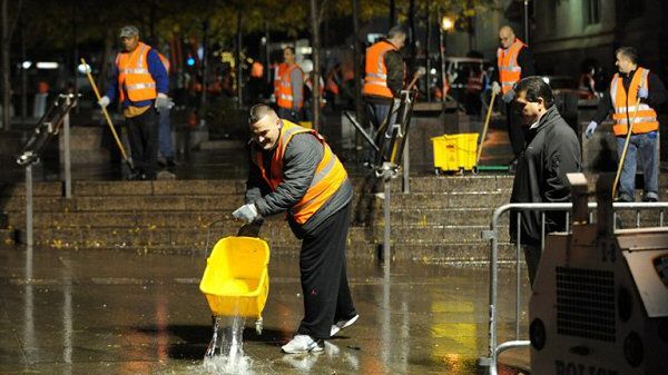 Sprzątanie Parku Zuccottiego po okupujących