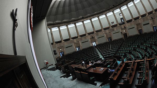 Krzyż w sali posiedzeń sejmu