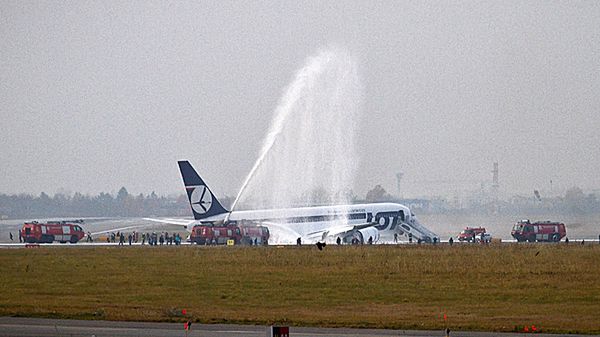 Boeing 767 tuż po awaryjnym lądowaniu na Okęciu