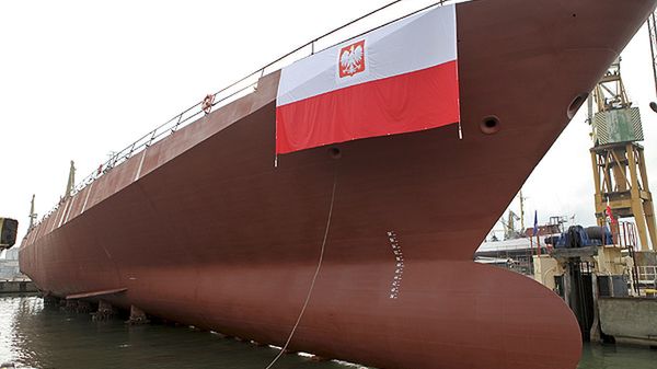 Zdjęcie archiwalne z 2009 r. - uroczyste wodowanie korwety "Gawron" w Stoczni Marynarki Wojennej w Gdyni