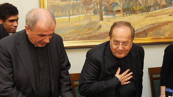 O. Jan Król i o. Tadeusz Rydzyk przed posiedzeniem sejmowej komisji kultury i środków przekazu, gdzie rozmawiano o decyzji KRRiT