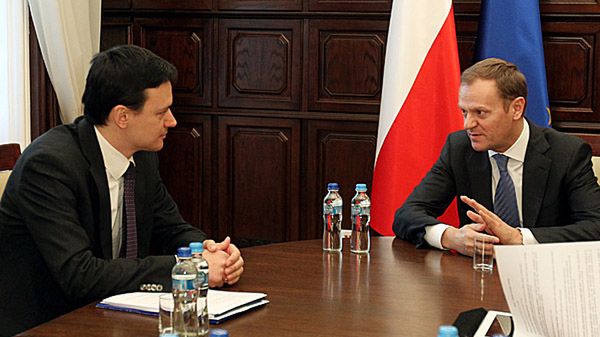 Premier Donald Tusk i minister spraw wewnętrznych Jacek Cichocki.
