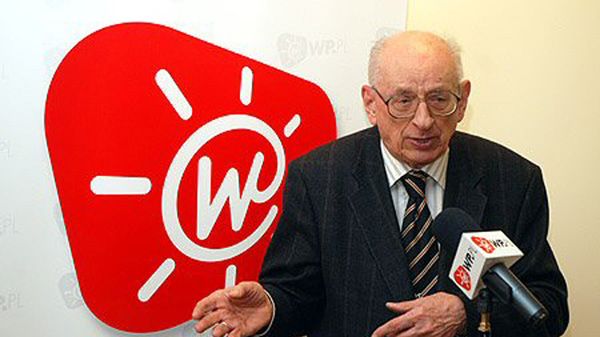 Władysław Bartoszewski w 2007 roku został uznany za "Człowieka Roku" Wirtualnej Polski