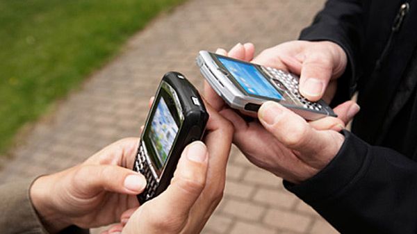 Twitter skopiował całe książki telefoniczne i adresowe użytkowników.