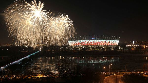 Efektowny pokaz sztucznych ogni zakończył imprezę z okazji otwarcia Stadionu Narodowego w Warszawie