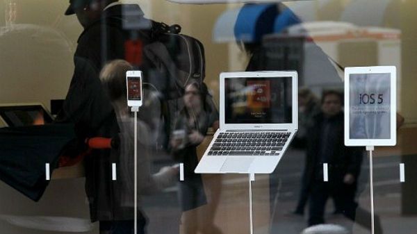 iPhone, MacBook Air i iPad 2 na wystawie sklepu Apple