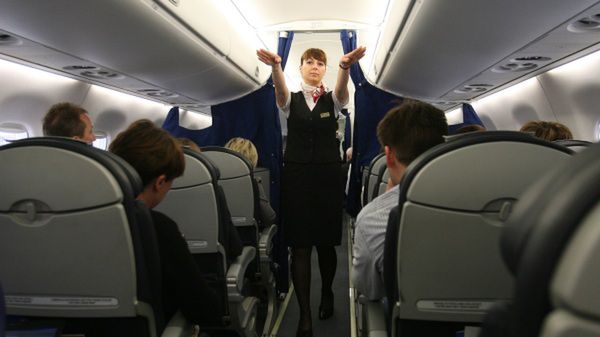 Personel pokładowy nie będzie mógł nosić symboli religijnych?