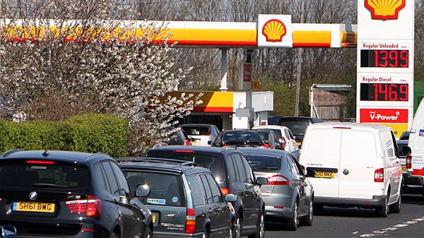 Brytyjczycy tankują na zapas