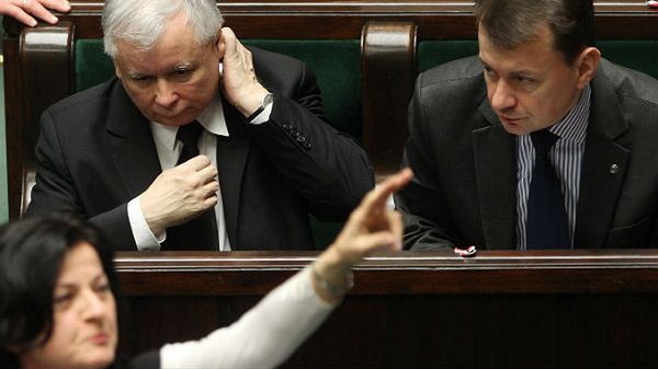 Lider PiS Jarosław Kaczyński i poseł Mariusz Błaszczak