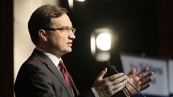 Zbigniew Ziobro przemawia podczas kongresu Solidarnej Polski w Otrębusach