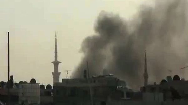 Kłęby dymu nad syryjskim miastem Duma