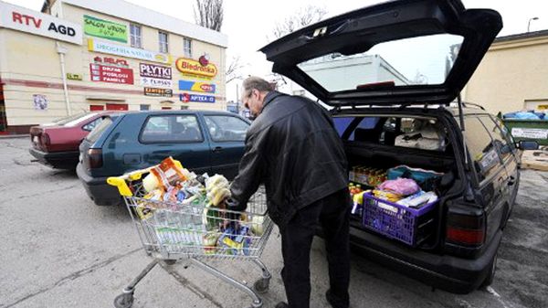 Niemcy wciąż przyjeżdżają do Polski na tanie zakupy