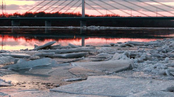 Zator lodowy na Wiśle w Płocku