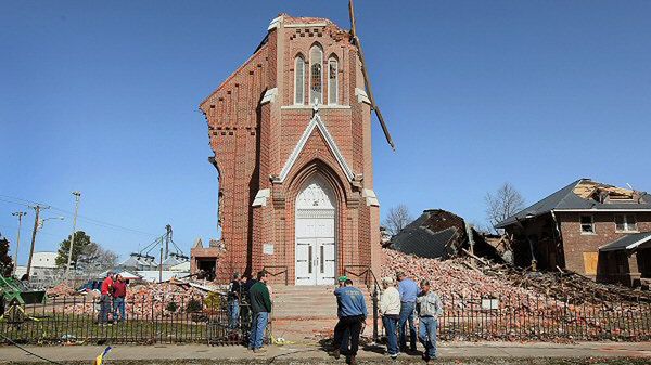Tornado doszczętnie zniszczyło 110-letni kościół w Ridgway w stanie Illinois