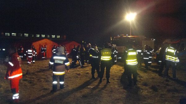 Przeszukiwanie miejsca zderzenia pociągów