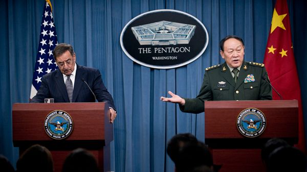 Leon Panetta i gen. Liang Guanglie