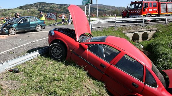 Miejsce zderzenia dwóch samochodów osobowych w Starym Sączu