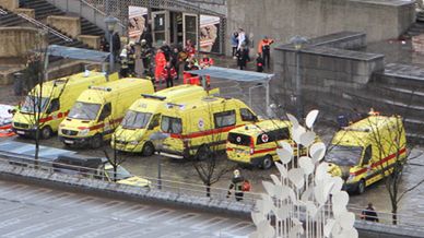 Karetki pogotowia na miejscu zamachu