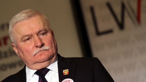 B. prezydent Lech Wałęsa