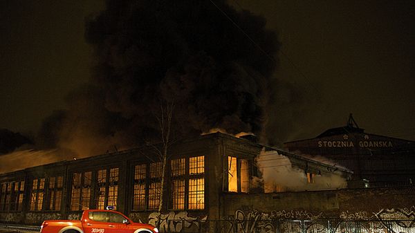 Pożar w hali produkcyjnej na terenie Stoczni Gdańskiej