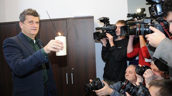 Lider Ruchu Palikota Janusz Palikot zapalił  kadzidełko cannabis, zawierające niewielkie ilości liści marihuany i mające jej zapach