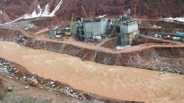 Tama Rogun może być zarzewiem konfliktu z Uzbekistanem. Zdjęcie z 2010 roku.