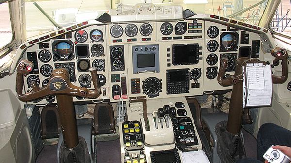 Kabina Tu-154M o numerze 101 - zdjęcie archiwalne
