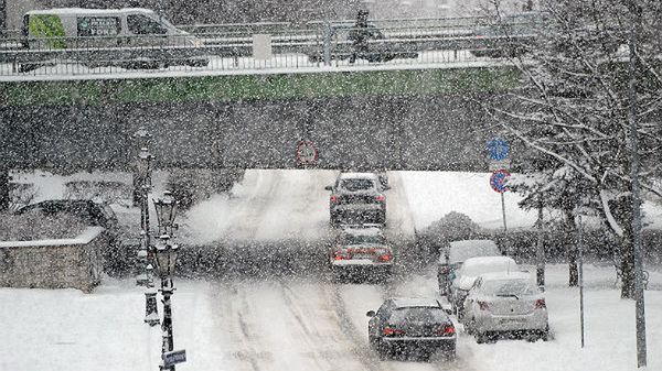 Trudne warunki na drogach w całym kraju