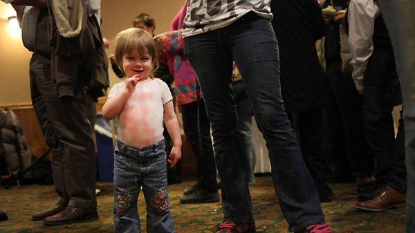 Rodzice specjalnie zarażają dzieci chorobami