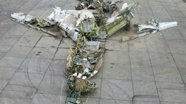 Wrak Tu-154 na płycie lotniska w Smoleńsku