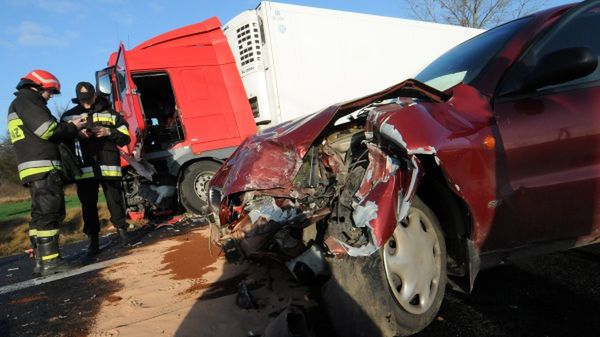 Liczba wypadków wzrasta, choć teoretycznie jest coraz więcej bezpieczniejszych dróg