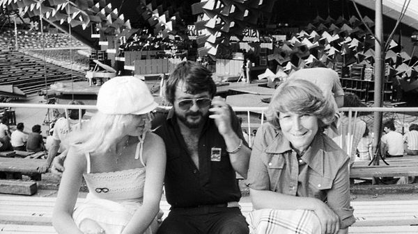 XVII Krajowy Festiwal Polskiej Piosenki. Dd lewej Urszula Sipińska, Piotr Figiel i Irena Santor