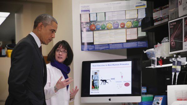 Barack Obama podczas wizyty w Narodowym Instytucie Zdrowia