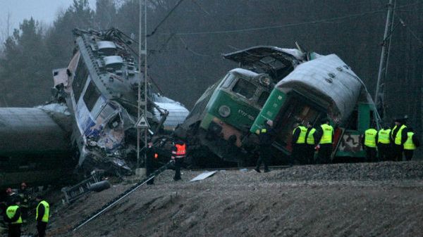 Miejsce katastrofy dwóch pociągów osobowych w Szczekocinach