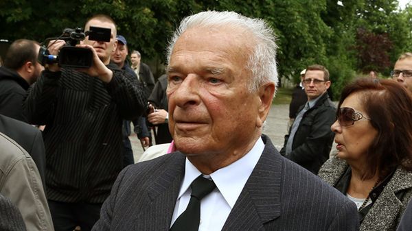 Czesław Kiszczak podczas uroczystości pogrzebowych generała Wojciecha Jaruzelskiego