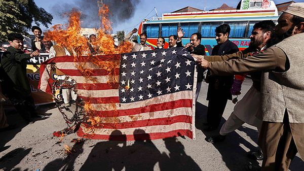 Protest przeciwko użyciu przez USA bezzałogowych samolotów w Peszawarze w Pakistanie