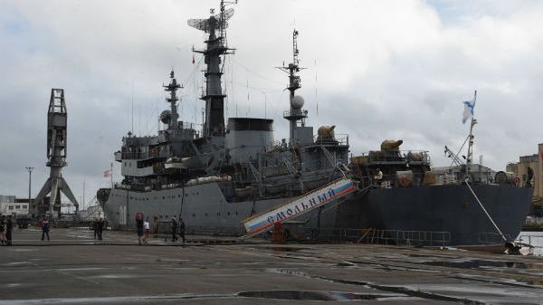 Rosyjski okręt wojenny we Francji