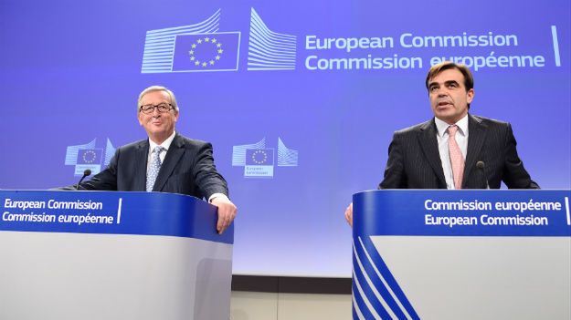 Jean-Claude Juncker, szef KE, i Margaritis Schinas, rzecznik KE