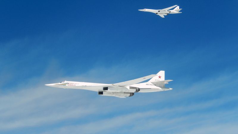 Tu-160 sfotografowane przez pilotów z Francji.