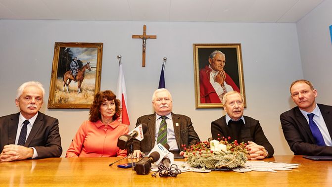 Były prezydent Lech Wałęsa i politycy Unii Europejskich Demokratów.