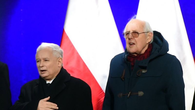 Prezes PiS Jarosław Kaczyński i Zbigniew Sulatycki podczas "Marszu w Obronie Demokracji i Wolności Mediów", współorganizowanego przez PiS 13 grudnia 2014 r.