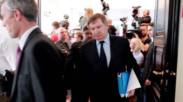 Jerzy Miller zaraz po ogłoszeniu raportu ws. Smoleńska (zdj. z lipca 2011 roku)