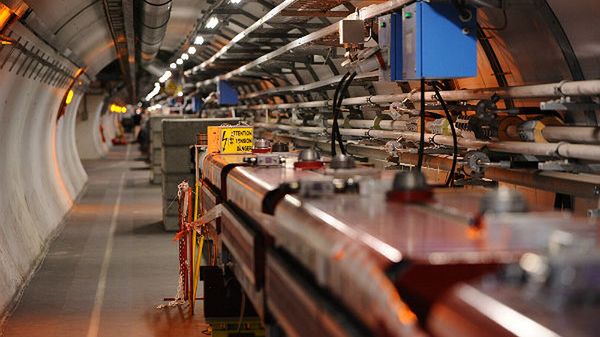 Wielki Zderzacz Hadronów w ośrodku naukowo-badawczym CERN w Genewie