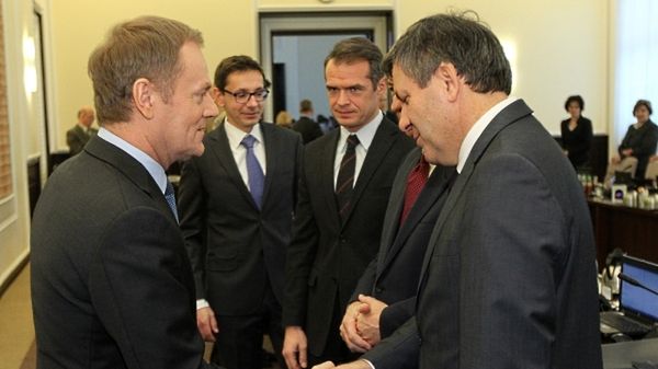 Premier Donald Tusk i wicepremier, minister gospodarki Janusz Piechociński przed posiedzeniem rządu