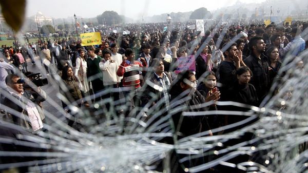 Protestujący w New Delhi domagają się kary śmierci dla gwałcicieli